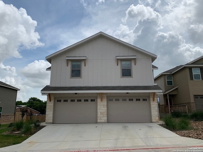 Building Photo - 333 Untermaier St