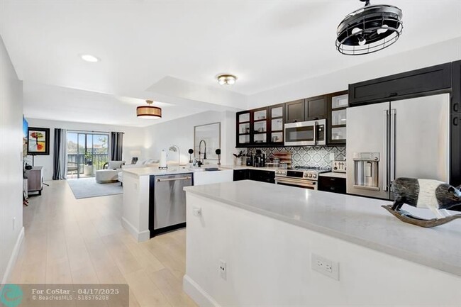 Building Photo - 6093 Pointe Regal Cir