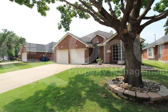Building Photo - 2637 Redcedar Drive