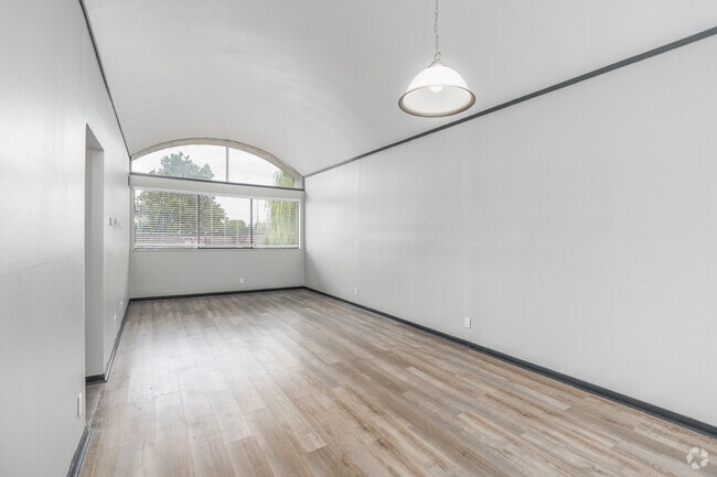 1BR, 1BA - 822SF - Living Room - East Townhomes and Apartments