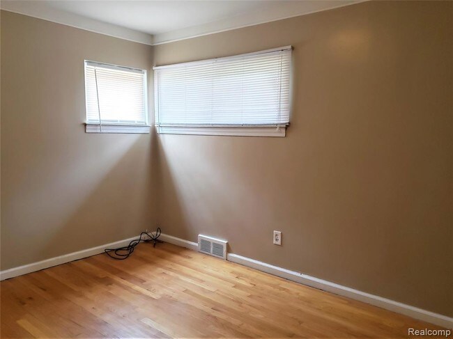 Foto del edificio - 24211 Kenosha St