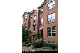 Building Photo - 552 N West St
