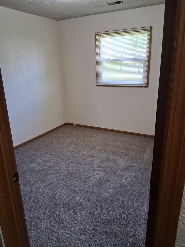 Foto del edificio - 2 bedroom apartment washer dryer hookups