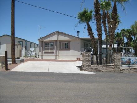 Building Photo - Rainbow Beach Resort