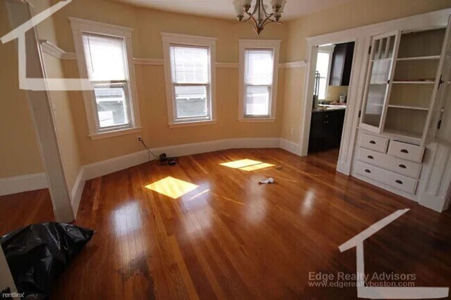 Foto del edificio - No Brokers Fee, In-Unit Washer and Dryer, Eat-in Kitchen, Stainless Steel Kitchen Appliances, Cen...