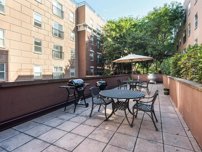 Foto del edificio - 1331 Grand St