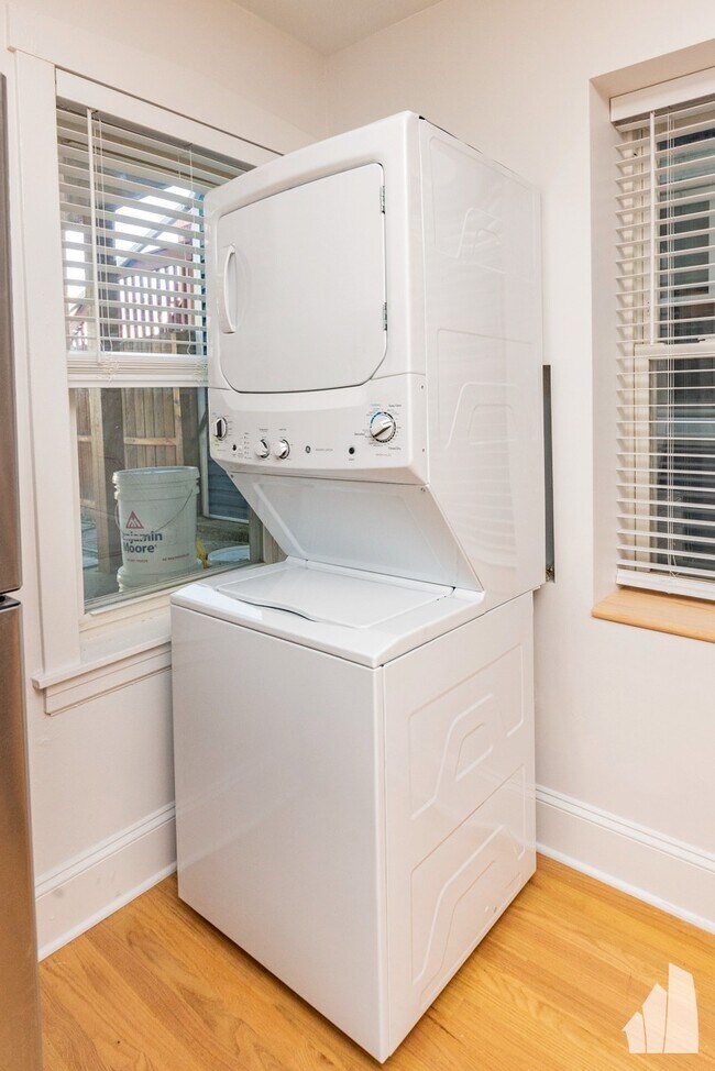 Foto del edificio - 3079-1 N Elbridge Ave