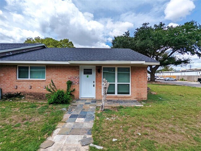 Building Photo - 2679 Gessner Rd