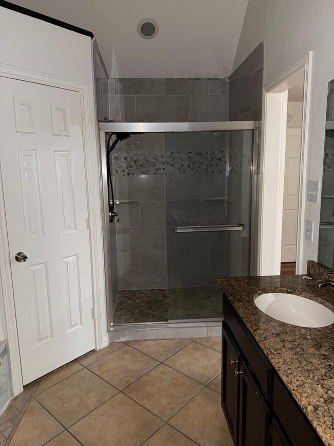 Photo - 912 Smokerise Cir House