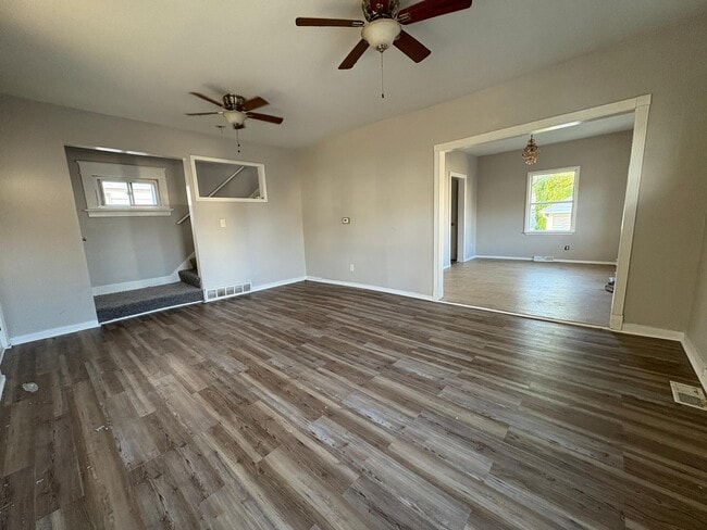Building Photo - 1448 Berdan Ave