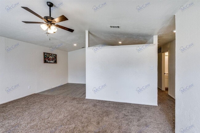 Building Photo - 9912 Hustead St