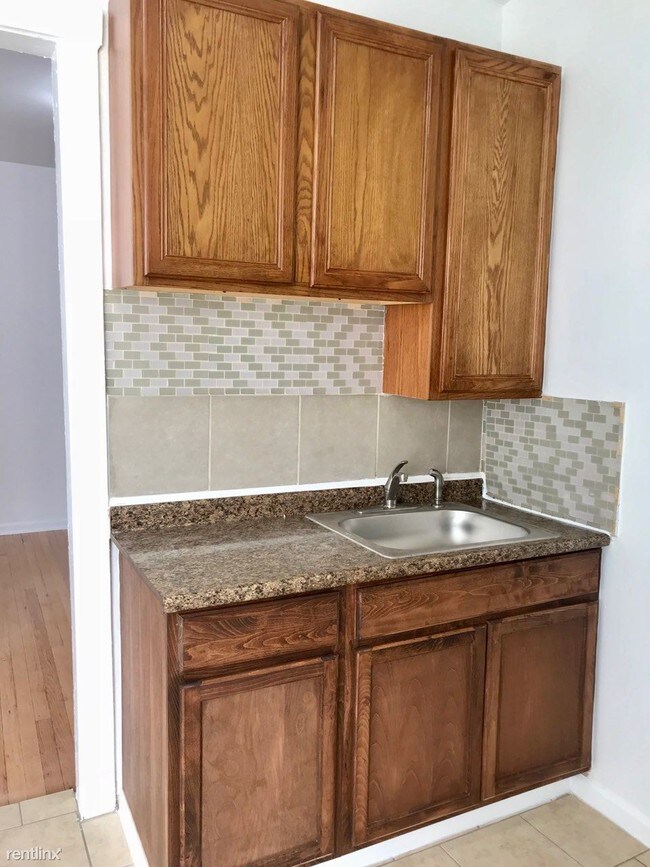 Foto del edificio - 2 br, 1 bath Apartment - 7123 S Merrill Ave