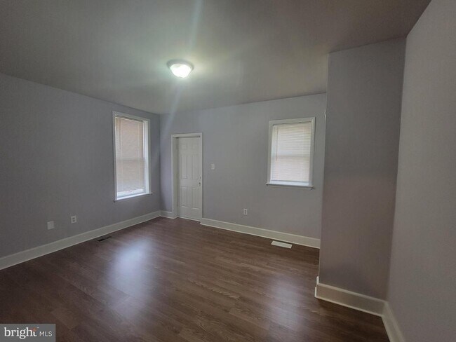 Building Photo - 5719 Spruce St