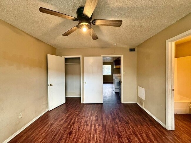 Building Photo - Tour Today! 1 Bed 1 Bath Apartment Near Downtown Tyler!