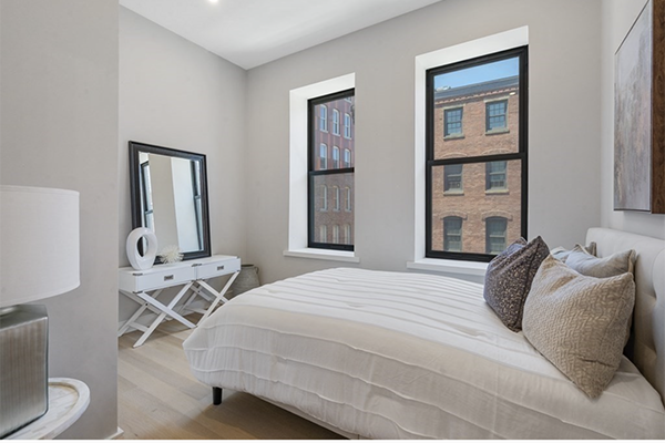 Sleeps two w/Smart TV and custom closet - 355 Congress St