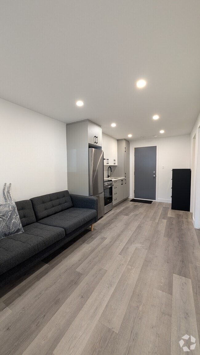 Building Photo - 2090 Av Beaconsfield