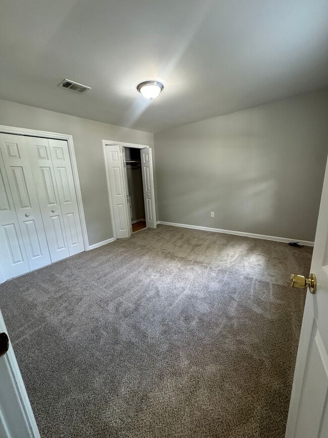 Building Photo - 4213 Fairfield Cir