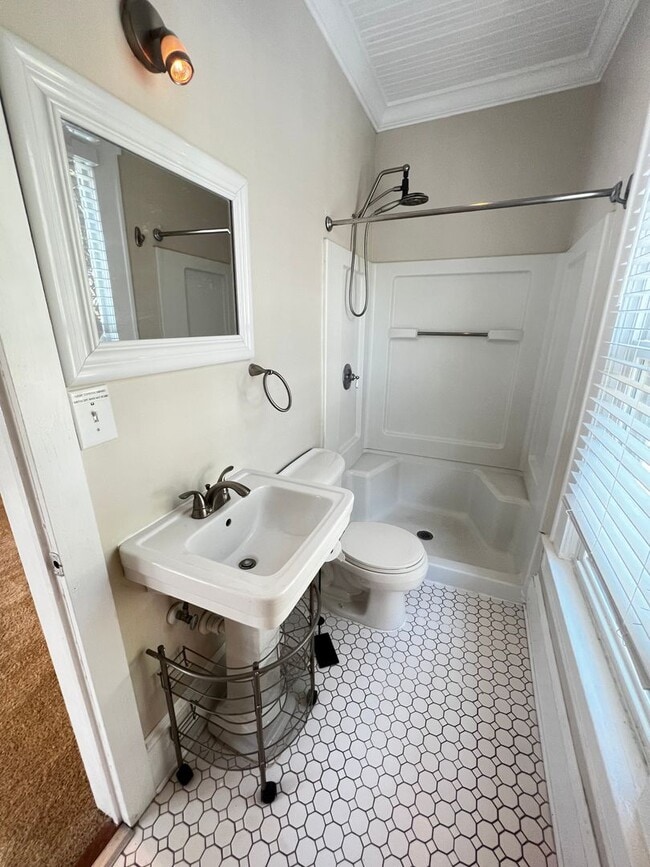 Building Photo - Beautiful 2/2 2nd floor unit for rent on 2...