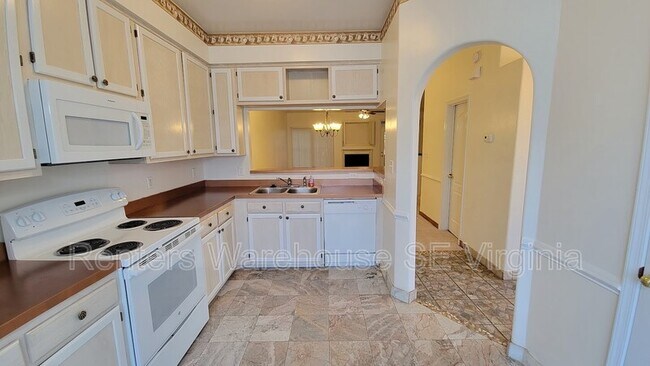 Foto del edificio - 2586 Hartley St