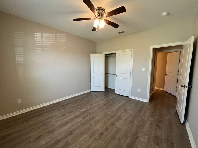 Foto del edificio - 2668 Barbee Rd