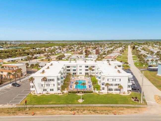 Foto del edificio - 1st Floor Oceanfront Condo