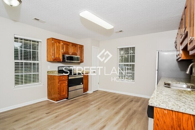 Building Photo - NOW OFFERING FIRST FULL MONTH FREE WITH A ...