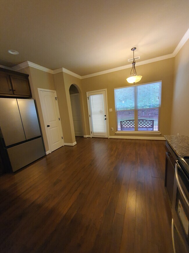 Building Photo - 379 W Park Dr