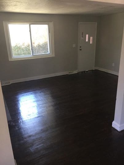 living room - 1621 Kenwood Road