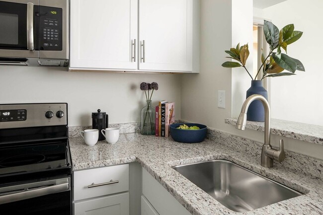 Building Photo - Avana Cliffside