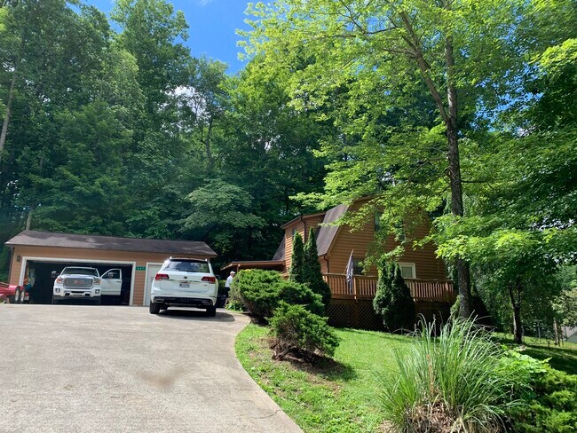 Garaje para 3 coches - 247 Lakeview Ln