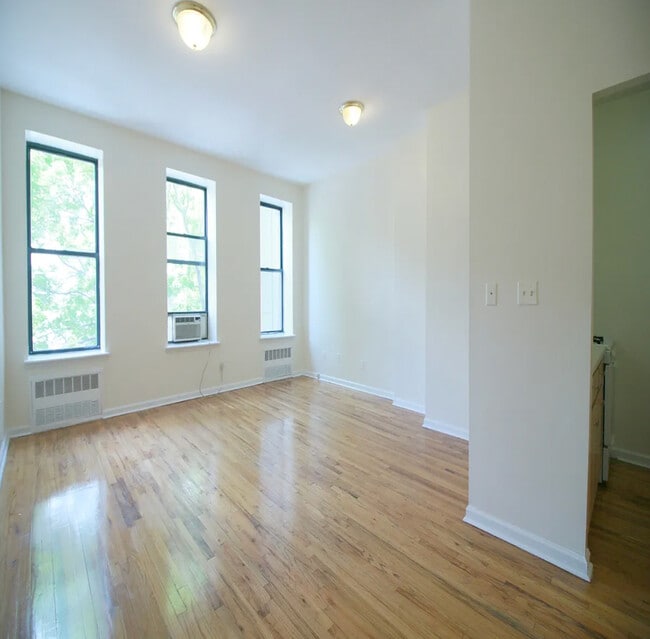 Building Photo - 20 W 126th St