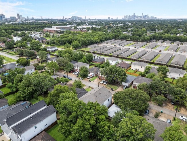 Building Photo - 3732 Amos St