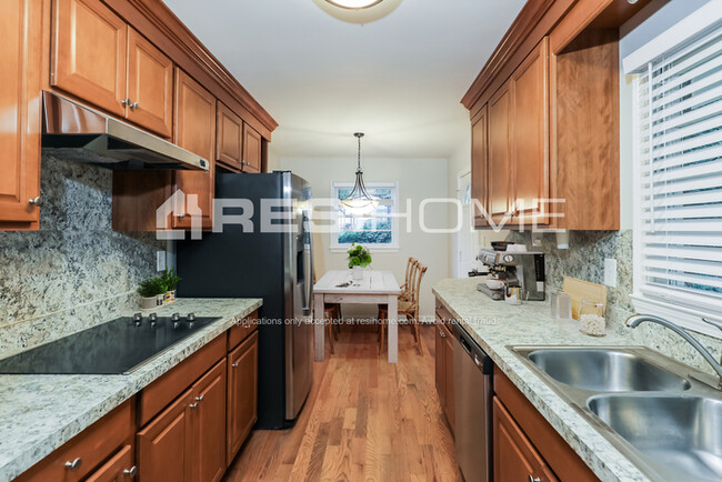 Building Photo - 7598 Howell Ln