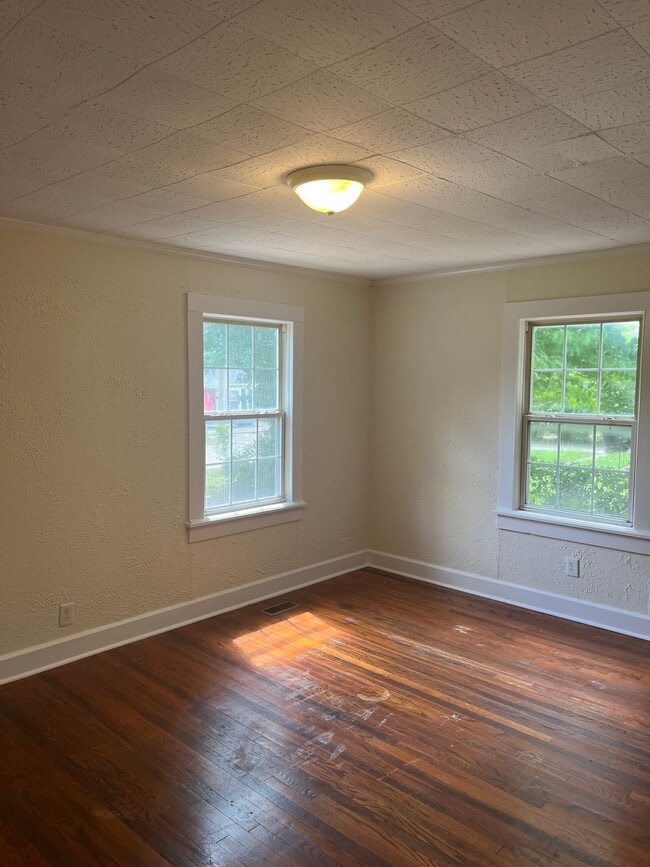 Living Room - 708 East St