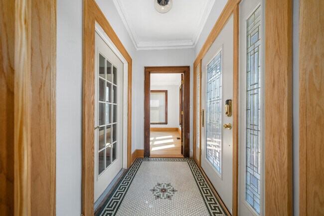 Foyer - 640 E Grand Blvd