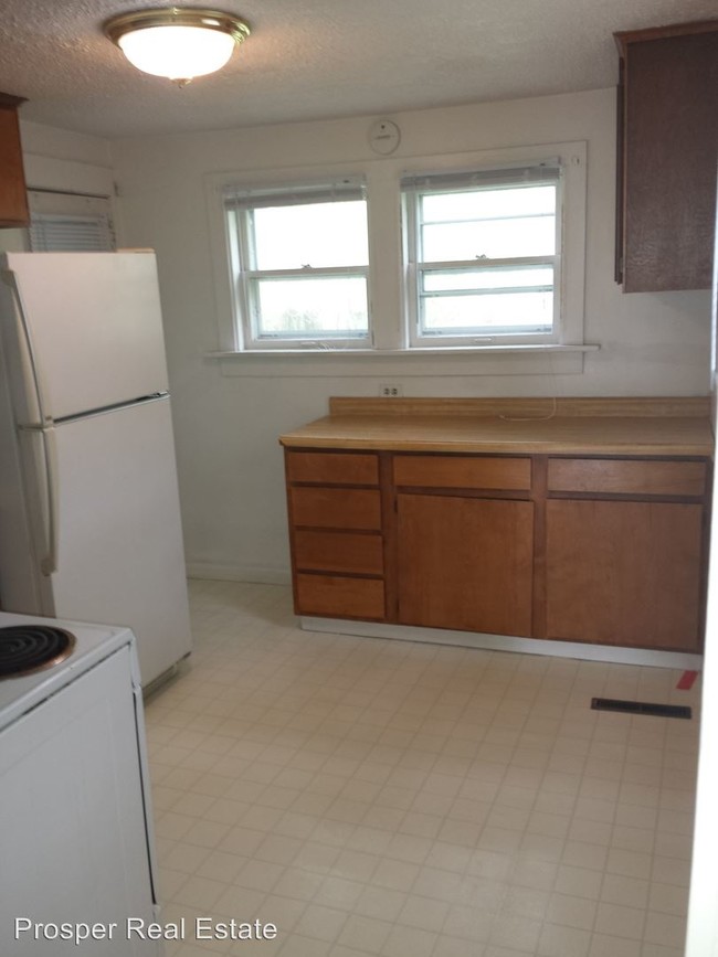 Building Photo - 1 br, 1 bath Apartment - 828 Chippewa Street