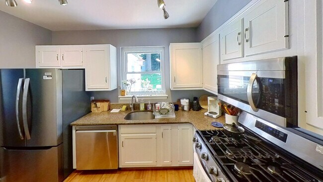 Foto del edificio - 1705 Woodman Ave