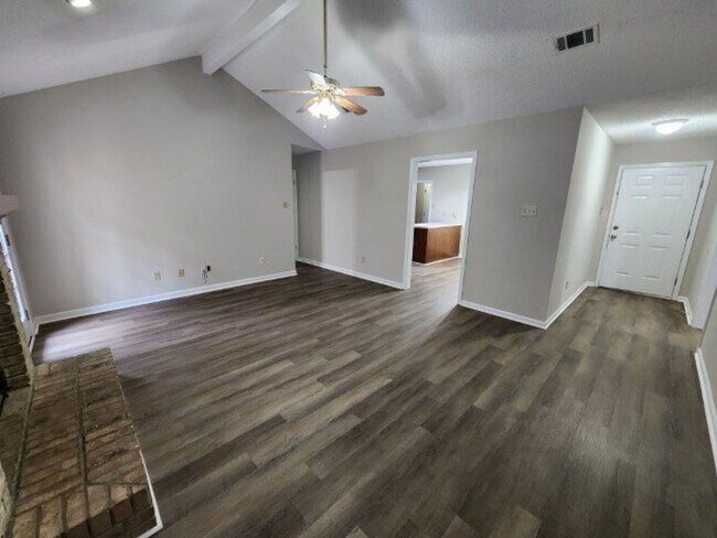 Foto del edificio - 15 Honey Locust Ct