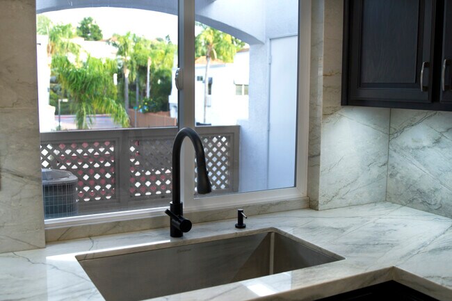 Building Photo - 28245 Via Fierro