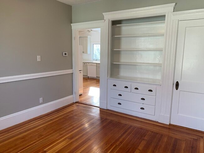 Building Photo - 87 Montclair Ave