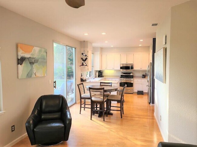 Building Photo - 529 Seastorm Dr