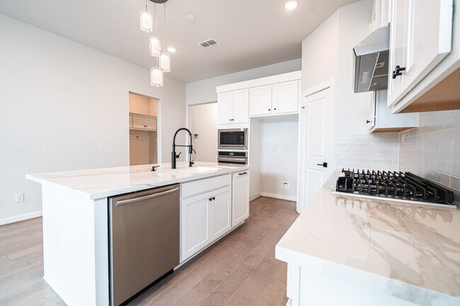 Building Photo - 24819 Yellow Spruce Cir