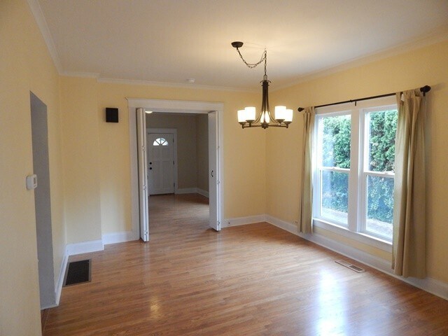 Foto del edificio - 2Bd/2Ba Two Story House - Available Soon!