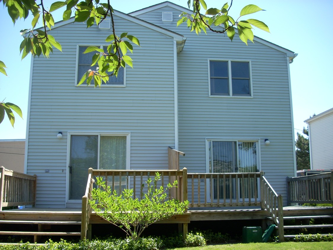 17 Public St, East Providence, RI 02914 Apartments in East Providence