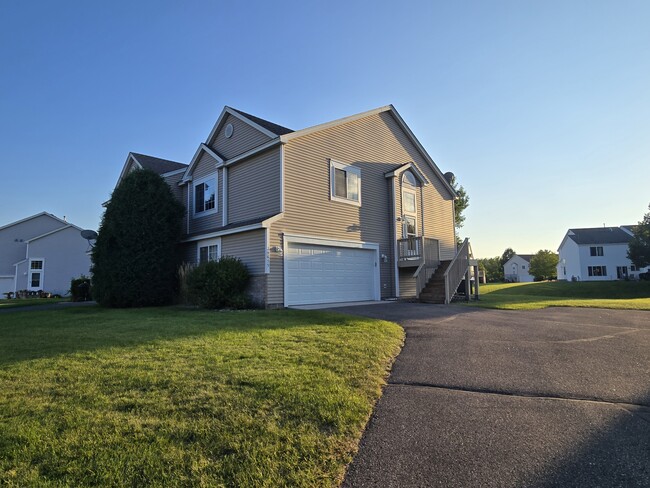 Building Photo - 15655 Finch Ave
