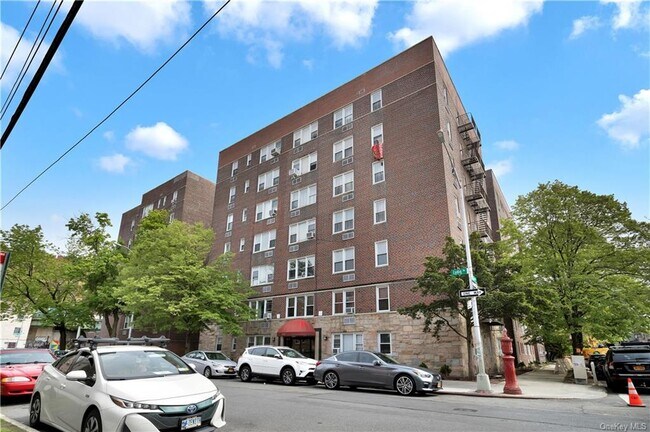 Building Photo - 900 Lydig Ave