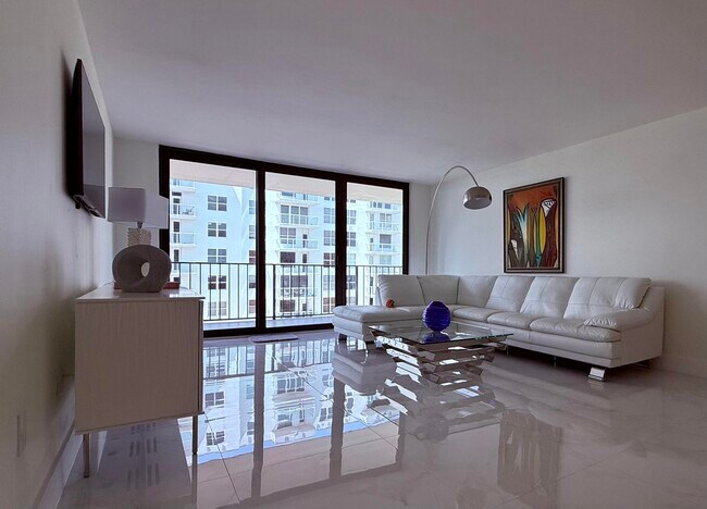 Building Photo - 3460 S Ocean Blvd