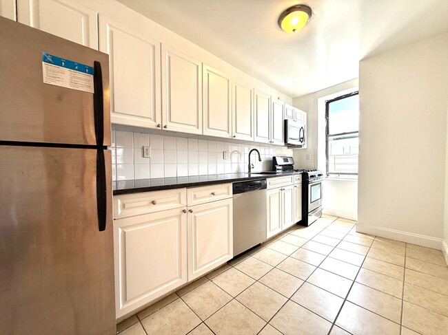 Building Photo - 20 Magaw Pl