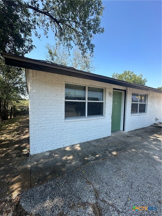 Foto del edificio - 19221 San Marcos Hwy