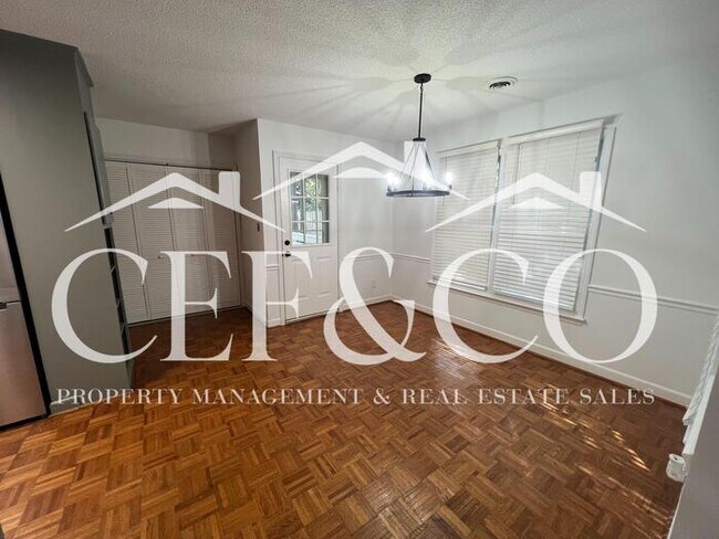 Foto del edificio - 113 Inwood Ct